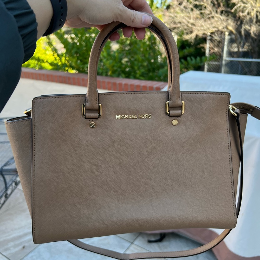 Michael Kors Saffiano Leather Medium Selma Tote